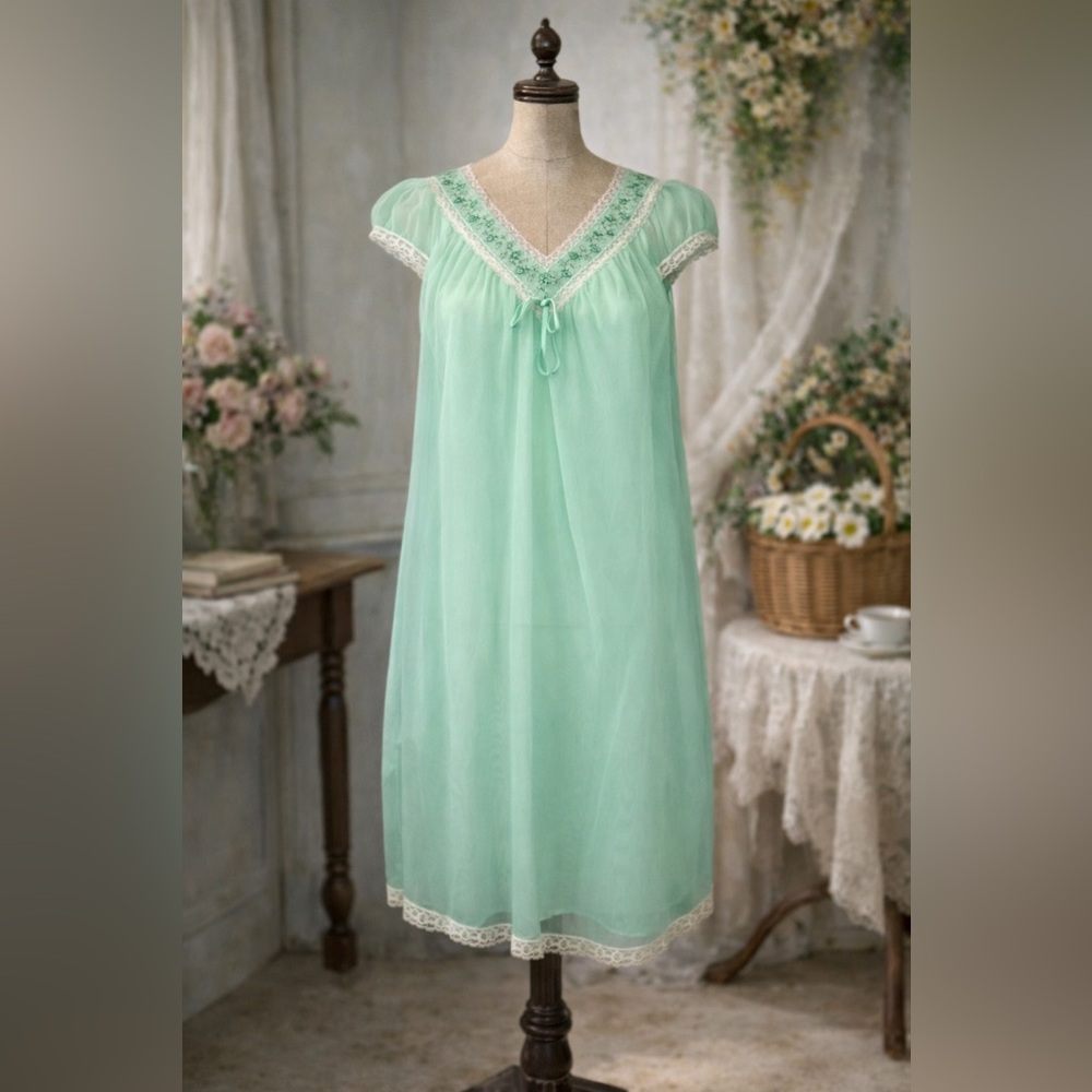 Vintage 1960s Louis Jean Chemise
